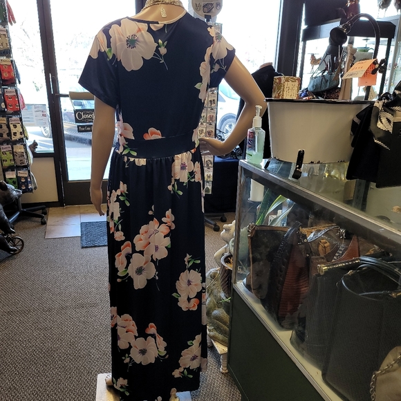 Ouges Maxi Silhouette Floral dress - Picture 4 of 5